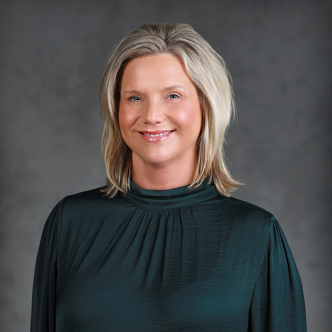 Holly Grooms headshot.