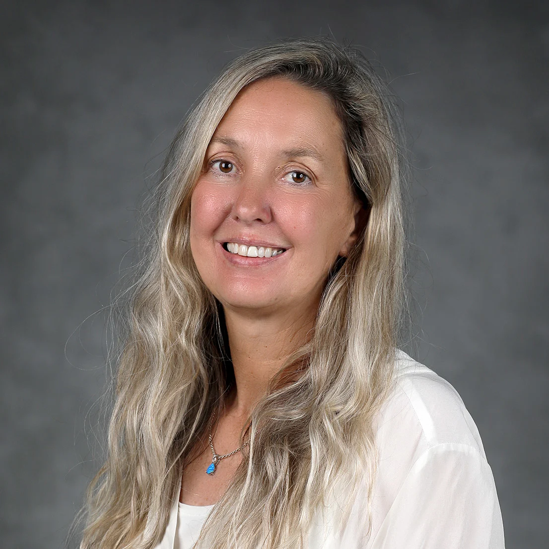 Holly Wheeling headshot.